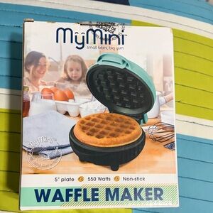 Mint Green Waffle Maker - Compact Non-Stick Breakfast Cooker